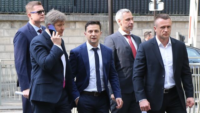 При Зеленском Украиной руководят "квартальные" комики без навыков дипломатии и войны - The New York Times