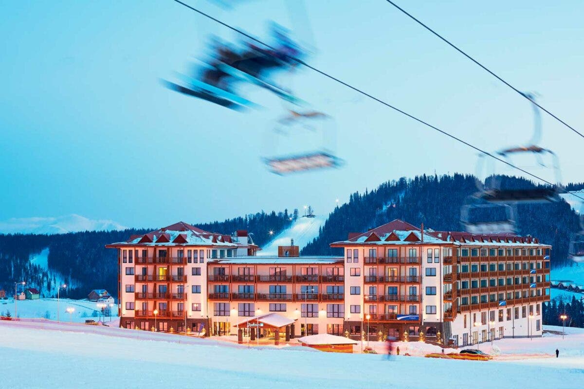 СМИ: Зеленский прибыл в Буковель и остановился в одной гостинице с Коломойским