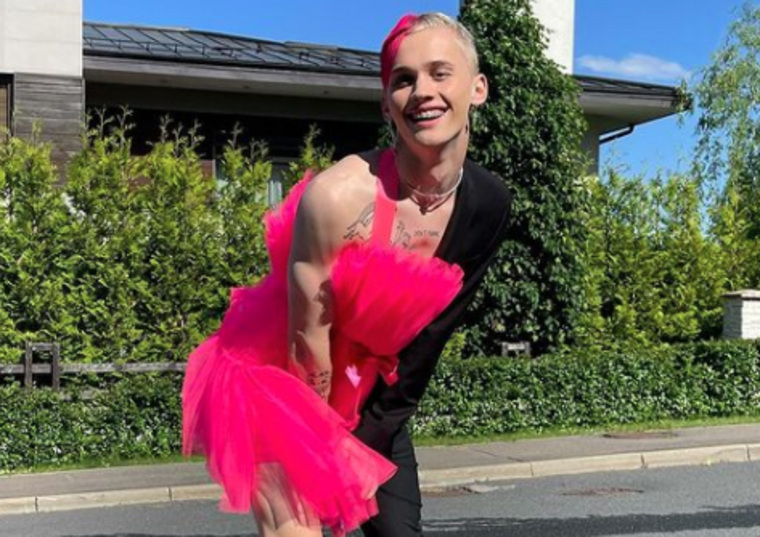 "Чуваки, меня не впустили. Я – враг". Российскому тиктокеру-миллионнику отказали во въезде в Украину