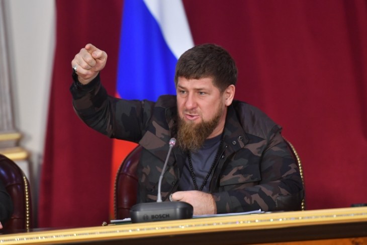Кадырову плевать на Кремль он и дальше будет внедрять бандитские практики в стране платящей ему дань