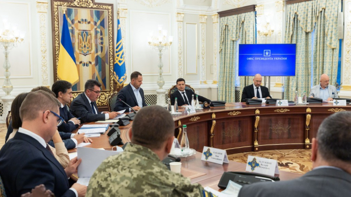 Зеленский созвал заседание СНБО по мерам "защиты нацбезопасности от внутренних и внешних угроз"