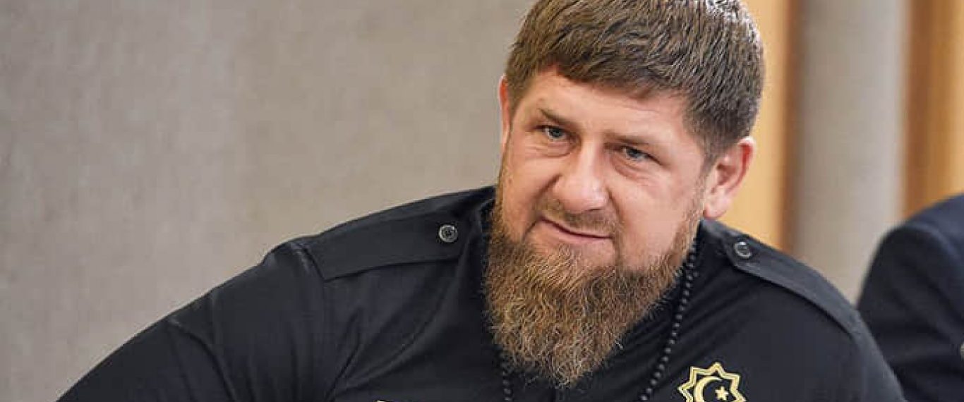 Человек с золотыми пистолетами и коллекцией спорткаров не знает, где денег найти.