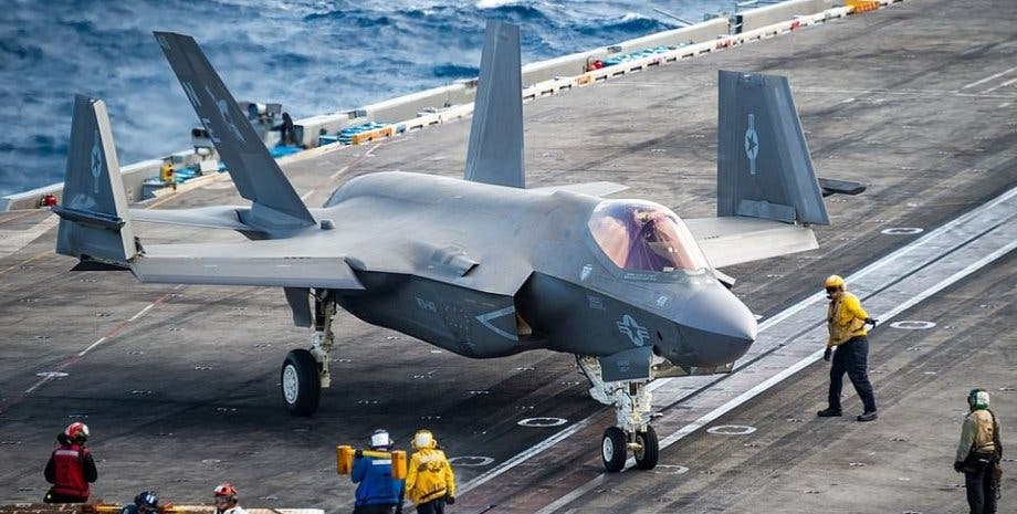 В Южно-Китайском море утонул новый F-35 за $100 млн. США спешат достать его быстрее Китая