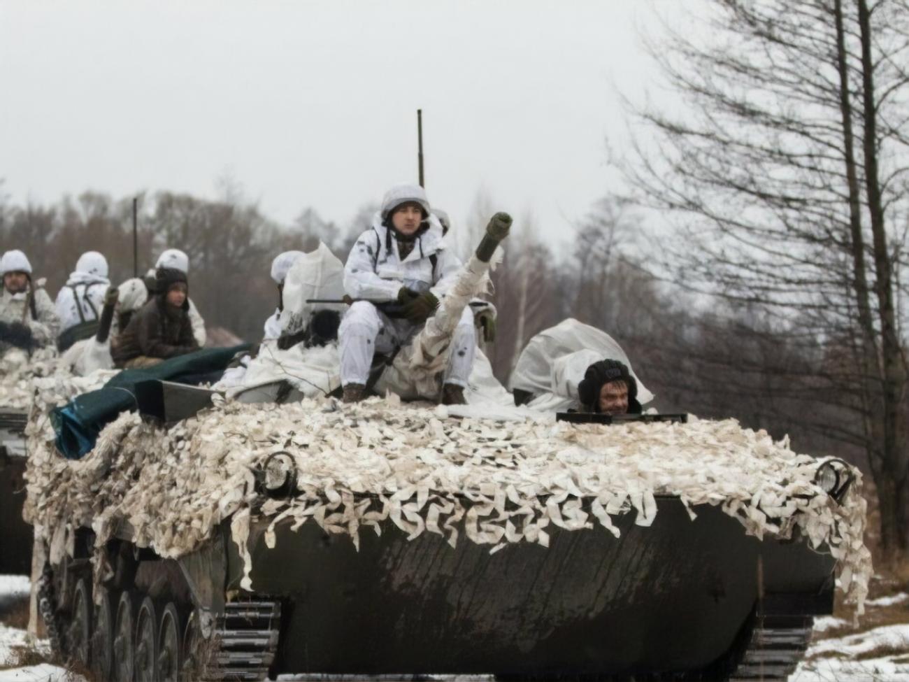 "Кто хоть раз смотрел в глаза нашим воинам, знает: агрессору не взять ни Киев, ни любой другой город". Резников и Залужный выступили с заявлением