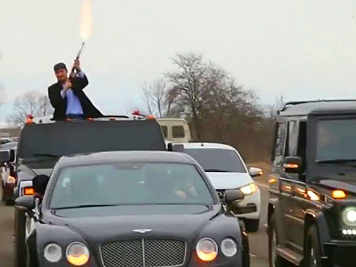 “Киевская золотая молодёжь будет свадебными кортежами ездить на джипах вокруг Кремля и стрелять в воздух?..”