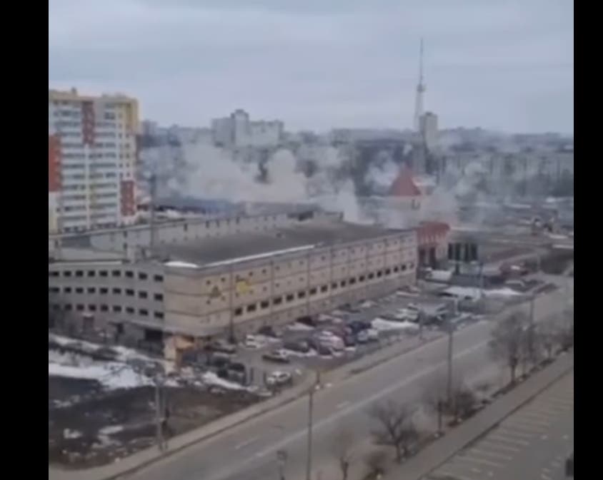 Россия нанесла удар по жилым районам Харькова из залповых систем, десятки погибших