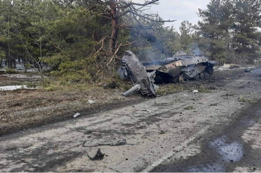 ВСУ эффектно уничтожили оккупантов, спрятавшихся в лесу на Киевщине. Видео
