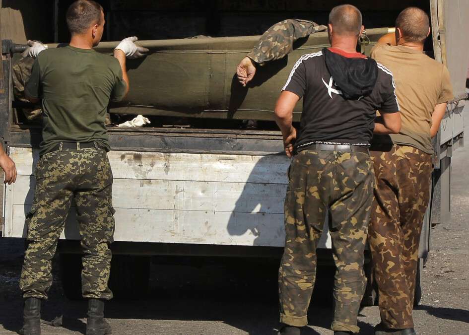 "Зачем было затевать эту спецоперацию": российские оккупанты жалуются, что приходится хоронить "товарищей" за свой счет. Видео