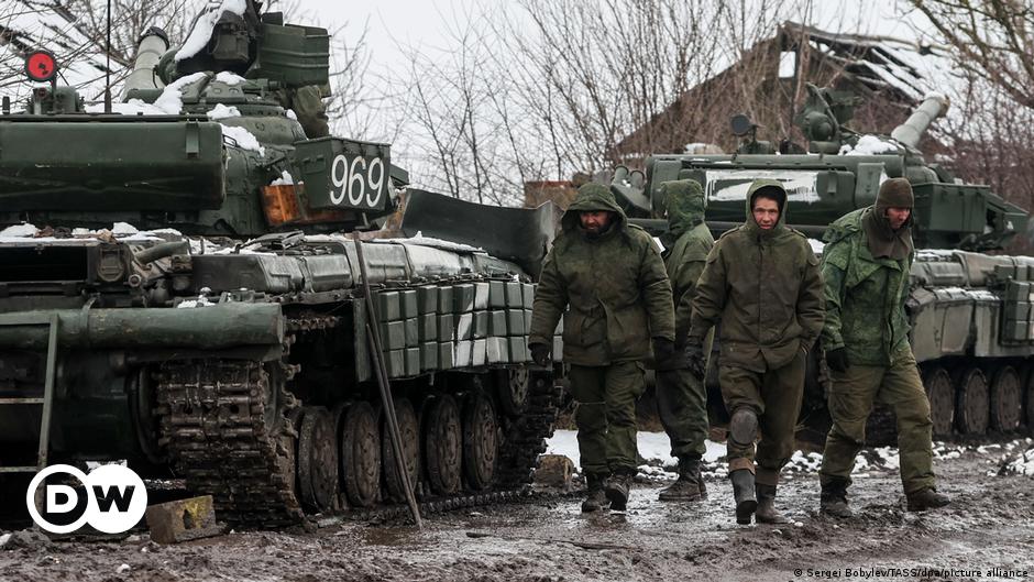 Российские солдаты отказываются выполнять приказы и выводят из строя свою технику, сбили собственный самолет