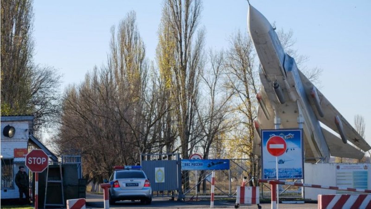 Россия собрала на аэродроме Воронежа 32 истребителя: спутниковые снимки