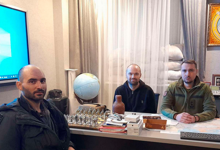 Допросы и никакого лечения: освобожденные из плена пилоты рассказали об издевательствах в РФ