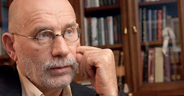 Крейсер «Москва» тонет: Акунин предупреждает россиян