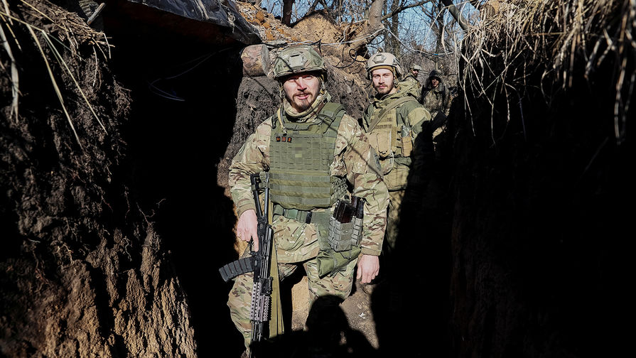 Бой воинов «Азова» с российскими захватчиками на окраине Донбасса: видео