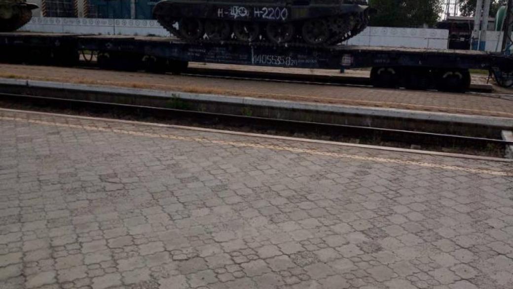 В Мелитополь притянули состав «новых» танков: в сети рассказали сколько времени продлится «жизнь такого танка»