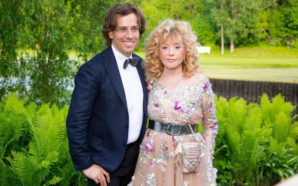 Алла Пугачева пригрозила, если на Галкина заведут дело, "она заговорит и не остановится"