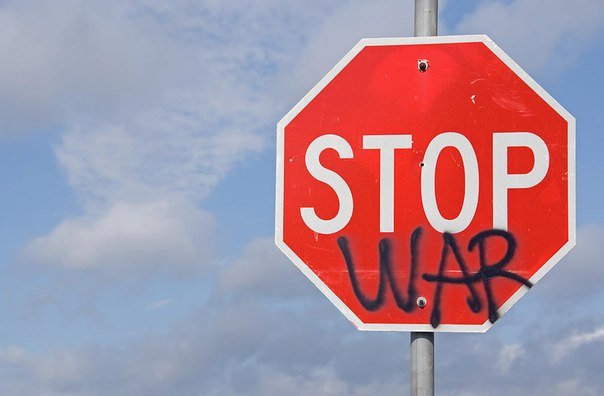 На трех популярных в РФ радиостанциях несколько часов звучали украинские и антивоенные песни