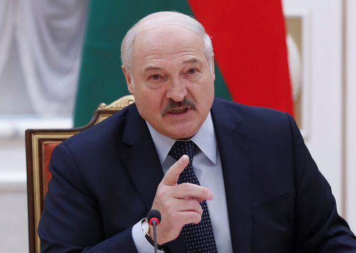Лукашенко заявил, что в случае его проигрыша на выборах Путин бы напал на Беларусь (Видео)
