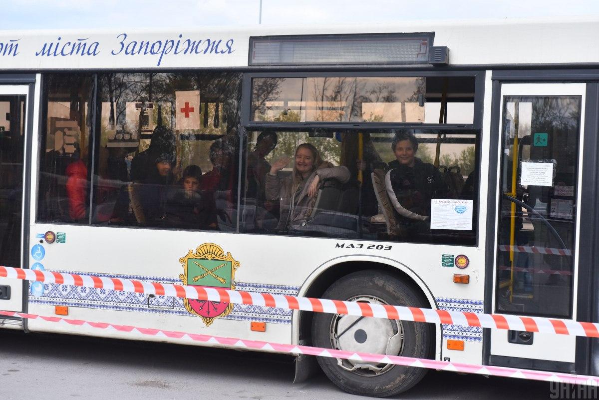 Спасенные из "Азовстали" мариупольцы оправляются от ужасов войны в Карпатах (Видео)