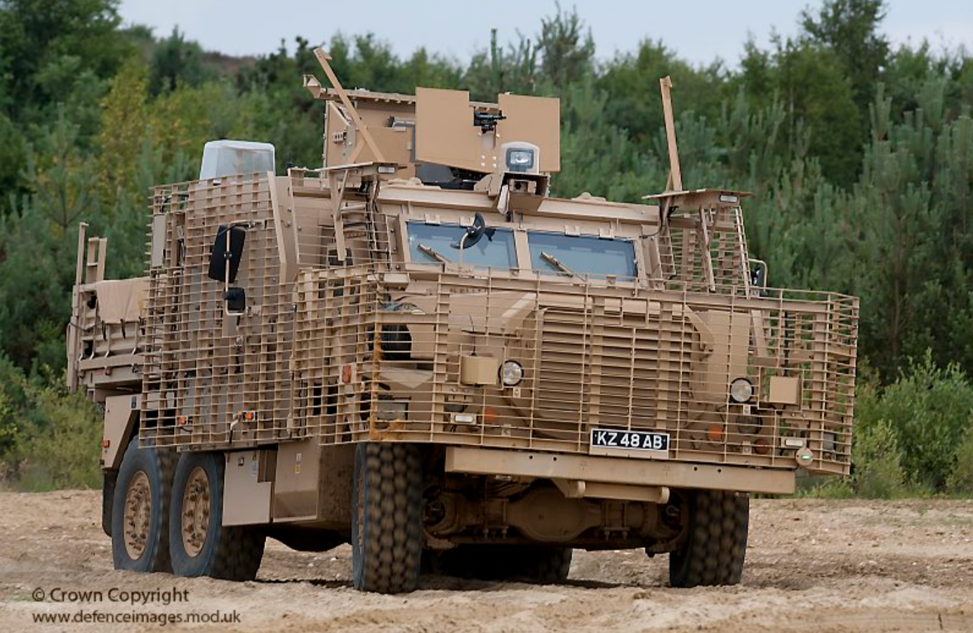 Британские бронеавтомобили "Волкодав" уже в руках украинских военных: видео