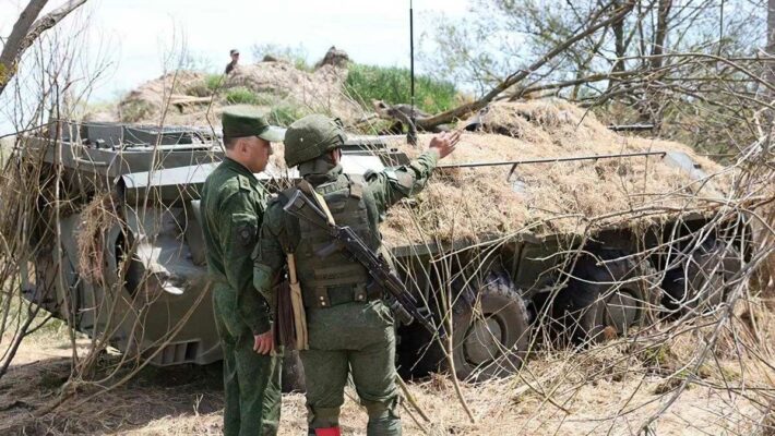 Остановили НПЗ, элита убегает из города: СМИ узнали, как в белорусском Мозыре готовятся к возможной войне с Украиной