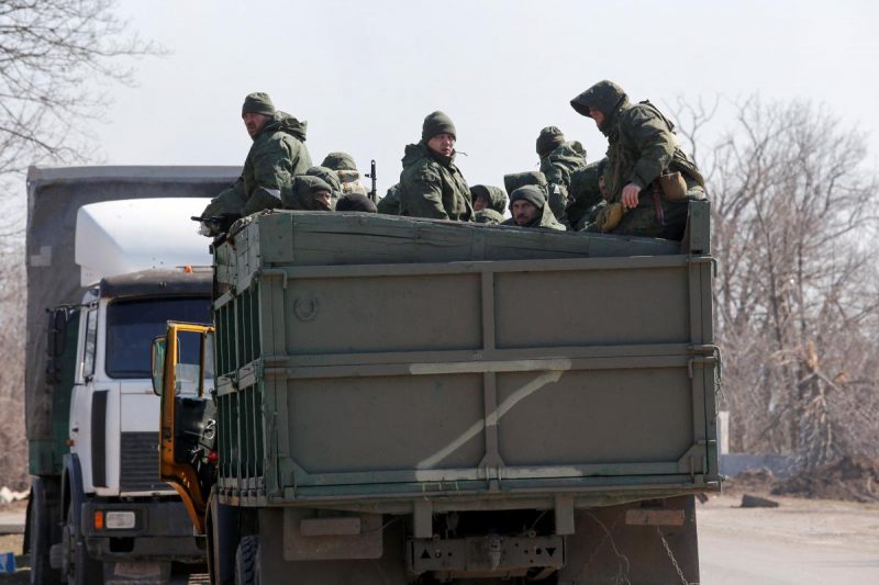 Родители российских оккупантов советуют сыновьям ломать себе руки и ноги, чтобы выбраться из Украины живыми. Аудио
