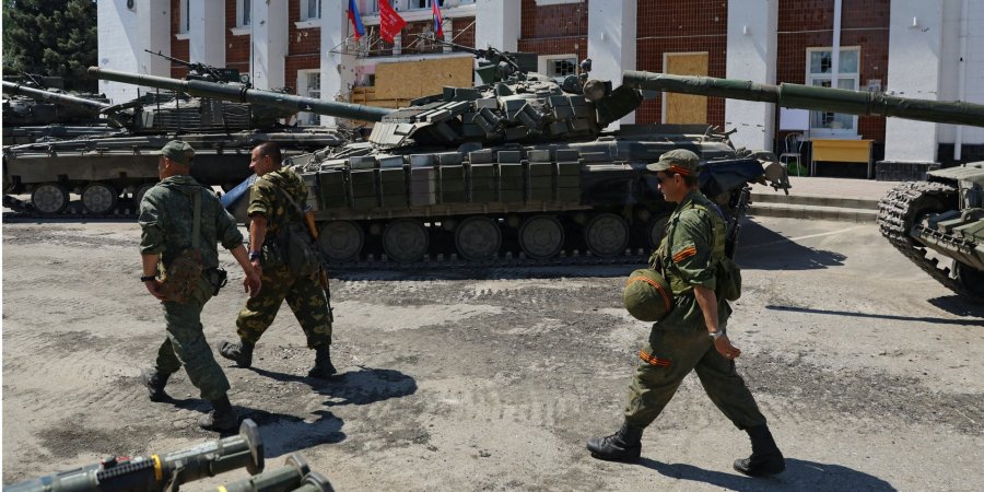 «Неясно, чем стреляют, выхода не слышно». Оккупанты из-за больших потерь выводят несколько батальонов из зоны боевых действий. (Аудио)