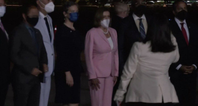 Нэнси Пелоси прилетела на Тайвань (Видео)