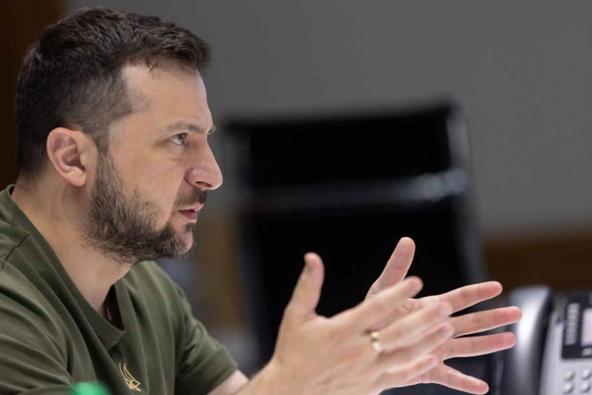 Зеленский о переговорах с россиянами: они предлагают нам сдаться, принять их "мир"