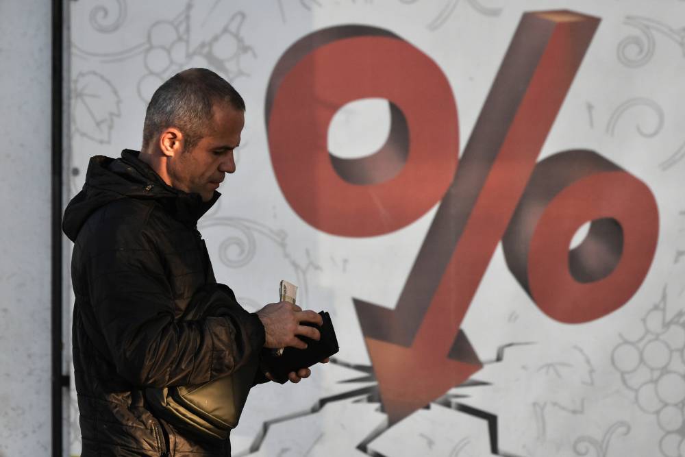 Россияне ощущают значительную инфляцию и нехватку товаров в результате введенных санкций