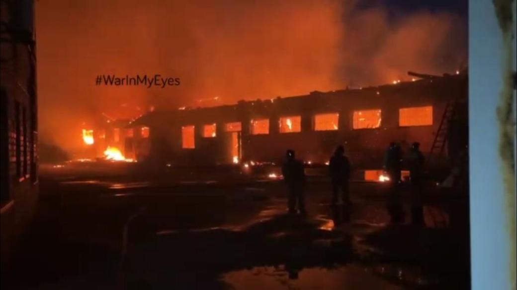 В Донецке продолжает гореть склад российских оккупантов (Видео)