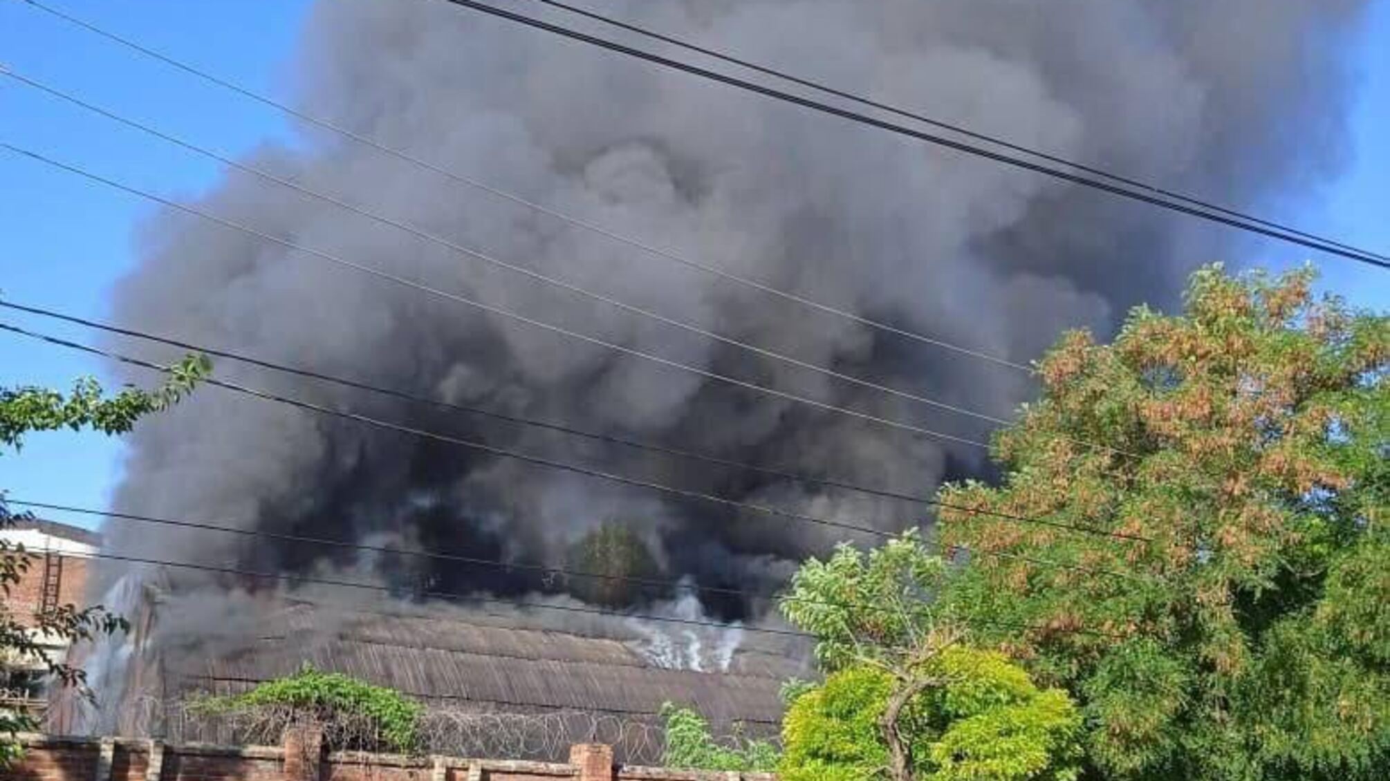 В российском Ейске тоже "хлопок", горит нефтехранилище, – отсюда Россия хотнла возить боеприпасы в Мариуполь