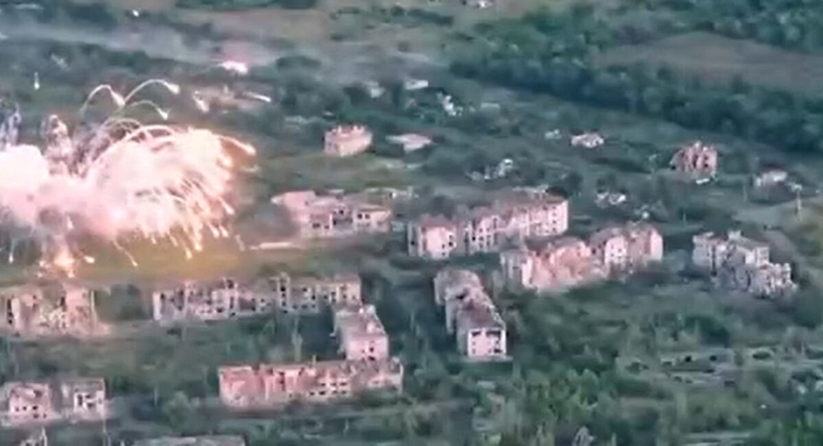 Оккупанты обстреливают Пески из огнеметных систем «Солнцепек»