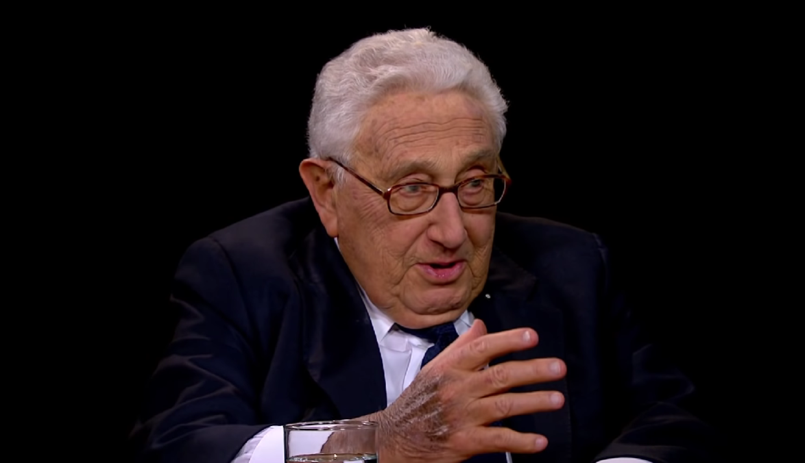 Путинский лоббист Киссинджер неожиданно заявил, что к Украине нужно относиться как к члену НАТО