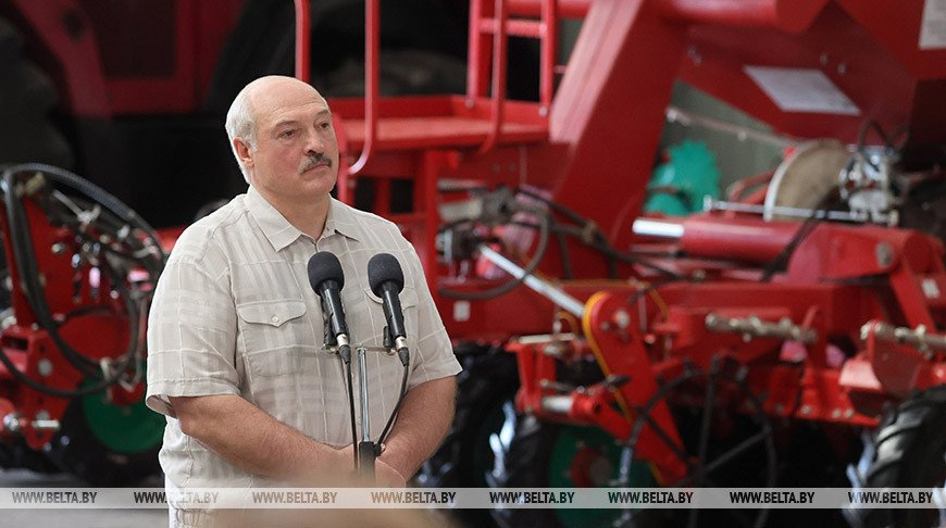 Лукашенко в который раз "заверил", что он «не планирует нападать на Украину»