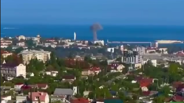 ⚡"Вечеринка выходного дня". Возле штаба ЧФ РФ в Севастополе раздаются взрывы (Видео)