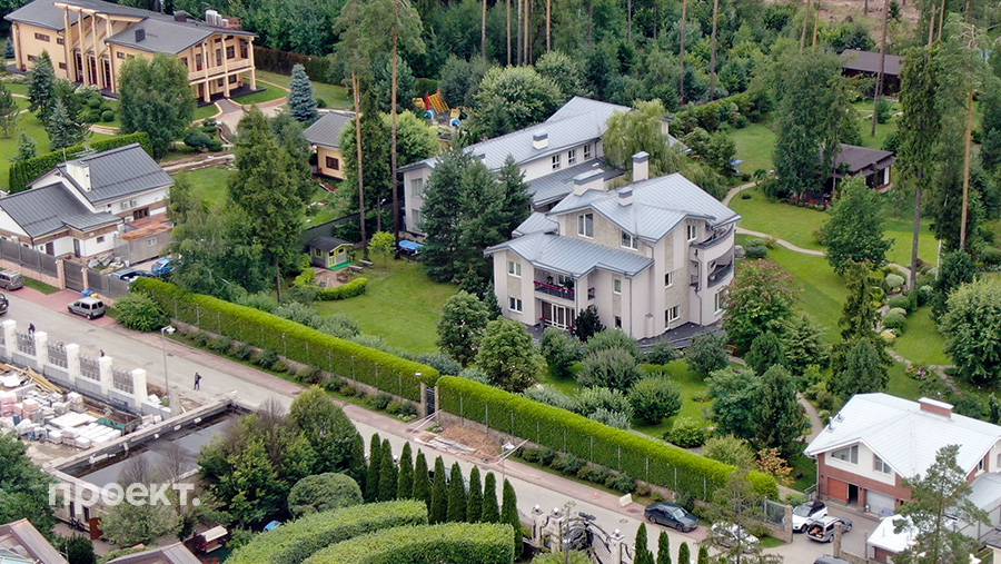 Крысы бегут с корабля. Россияне распродают виллы на Рублевке