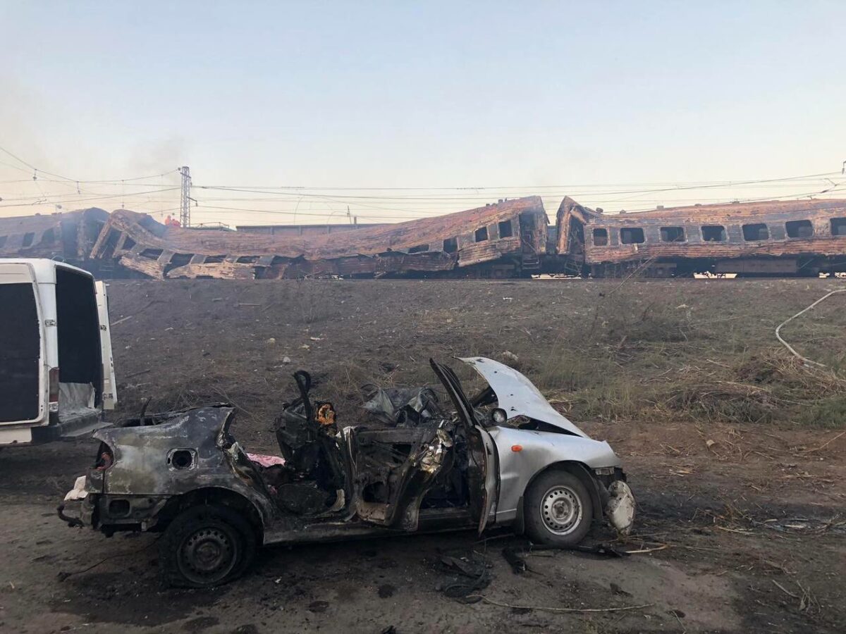 Россия ударила по железнодорожной станции на Днепропетровщине: 15 погибших, около 50 раненых
