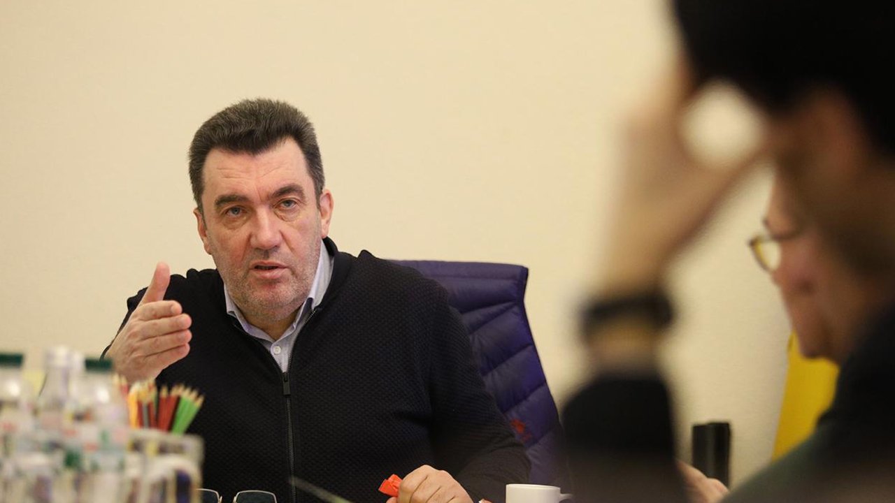 "Мы никого не держим": Данилов ответил, как найти общий язык с жителями Донбасса после деоккупации