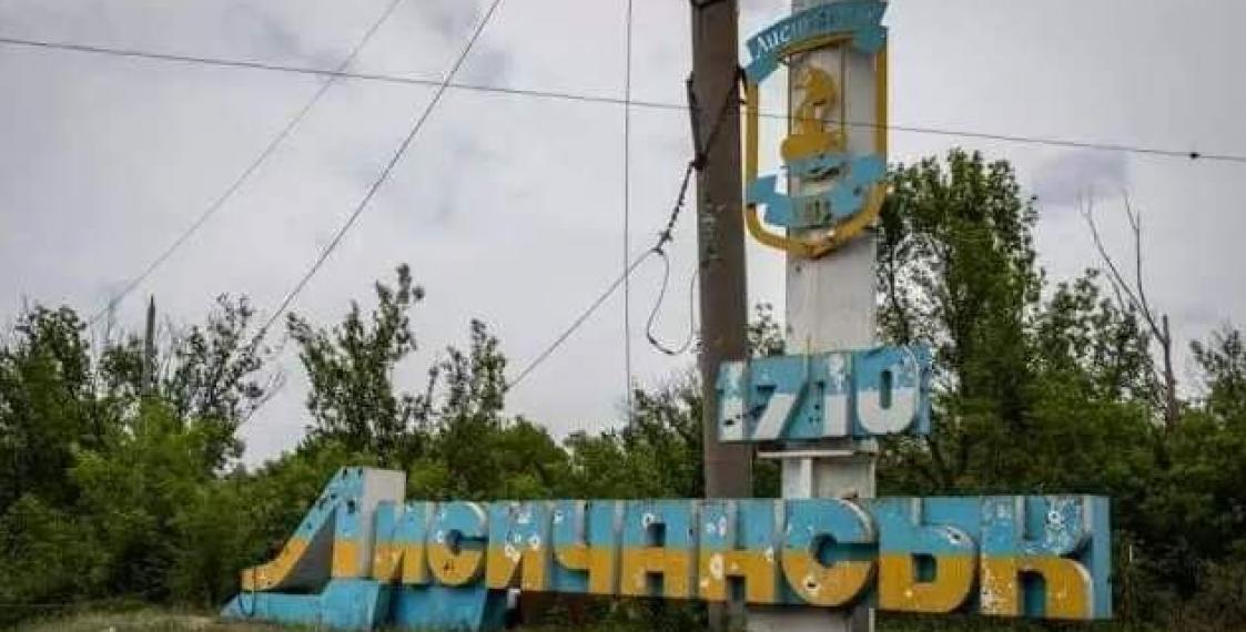 Пришел "русский мир": в оккупированном Лисичанске жители выстраиваются в очереди за хлебом. Видео