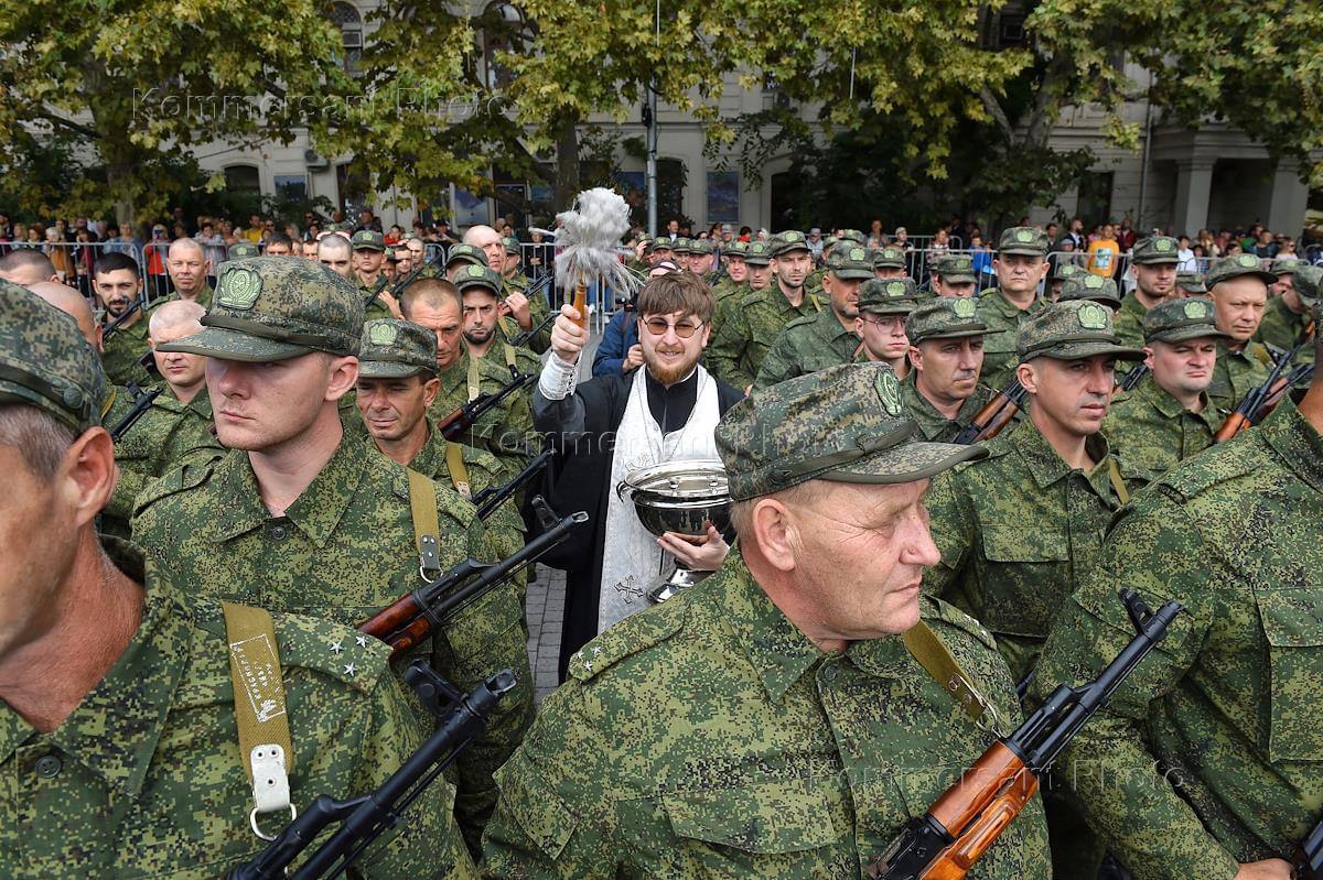 Севастополь: на проводах военных РФ заявили, что они идут бороться с «бесовщиной» и «нацистами» (+фото)