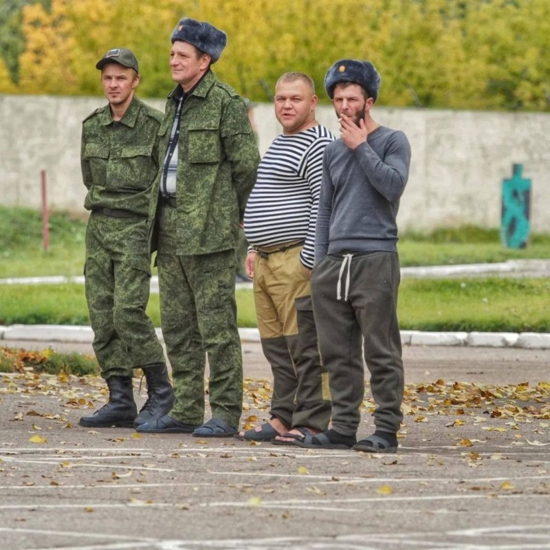 Мы имеем примерно 10-15% мужчин, ногами проголосовавших против войны. Остальные 85-90% согласны пойти воевать…»