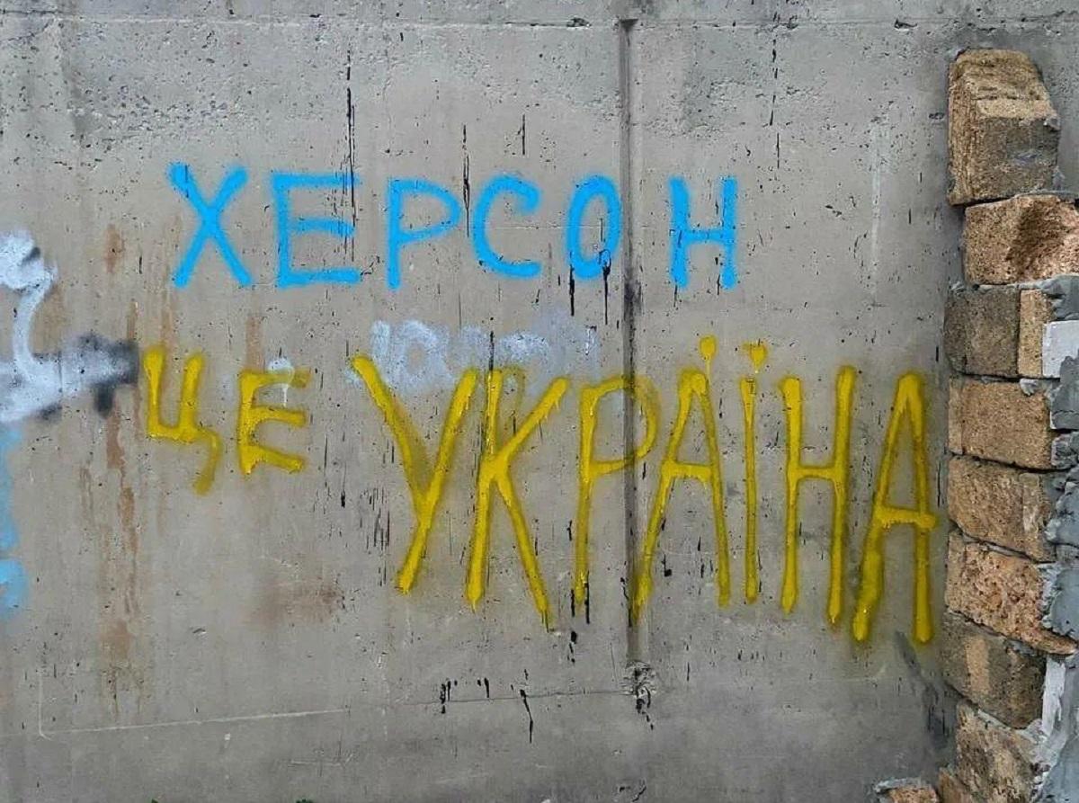 Оккупанты массово минируют поля на окраинах Херсона