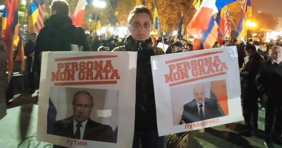 "Россия - вон из Армении!" "Россия - враг!": В Ереване прошел протест перед приездом Путина и Лукашенко на саммит ОДКБ