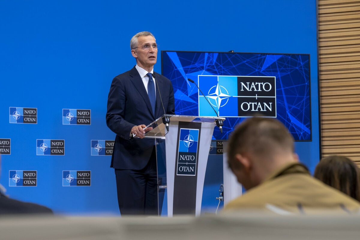 Столтенберг объяснил, почему для НАТО важно поражение Путина в войне