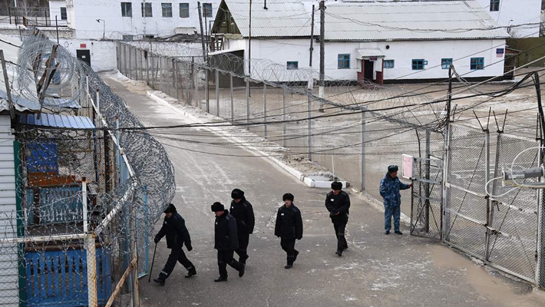 СМИ: Завербованным в ЧВК «Вагнер» российским заключенным показывали видео казни дезертиров