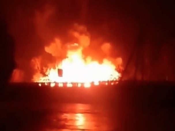 В Крыму произошел пожар в казарме с мобилизованными, есть погибшие (Видео)