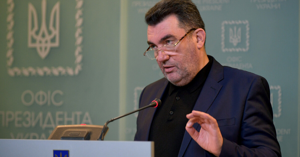 Данилов ответил на прогноз Меркель о "столе переговоров, которым заканчиваются войны": Капитуляцию Путина примем и стоя