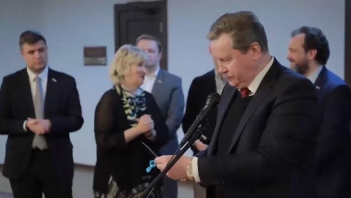 «Мальчик Вова из Киева мечтает о ракетах»: Депутат Госдумы неудачно пошутил на благотворительной акции для детей-сирот