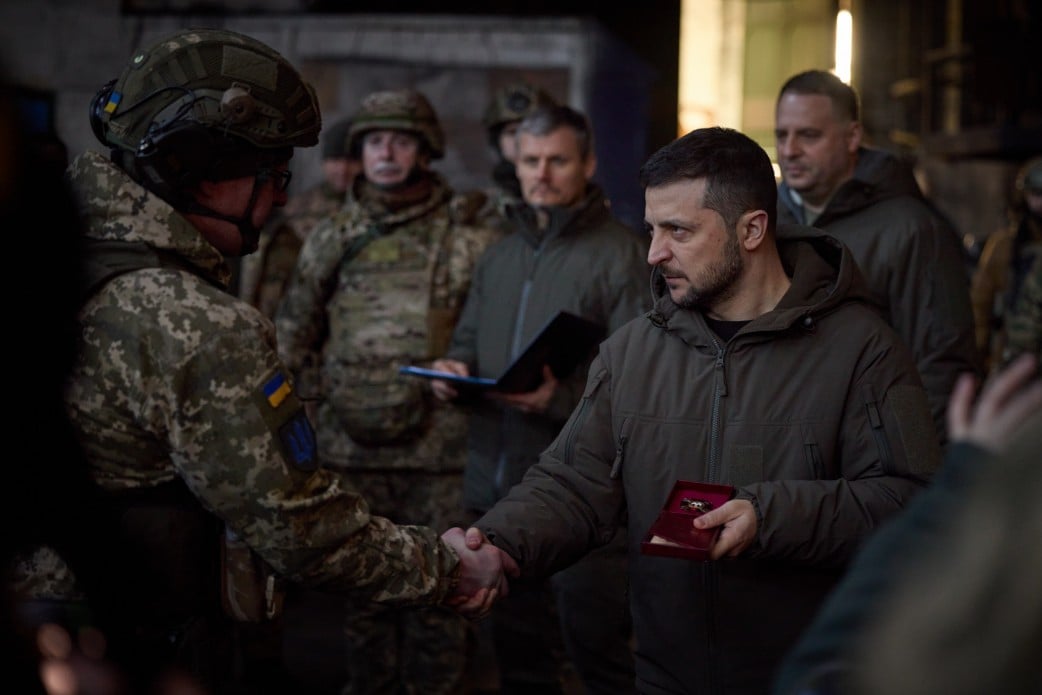 ✔️Зеленский приезжал на передовую в Бахмут (Видео)