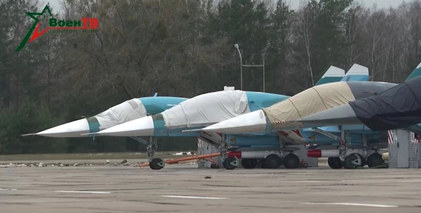 На российских Су-34 в Беларуси замечены противокорабельные ракеты Х-35, которыми обстреливают украинские города (Видео)